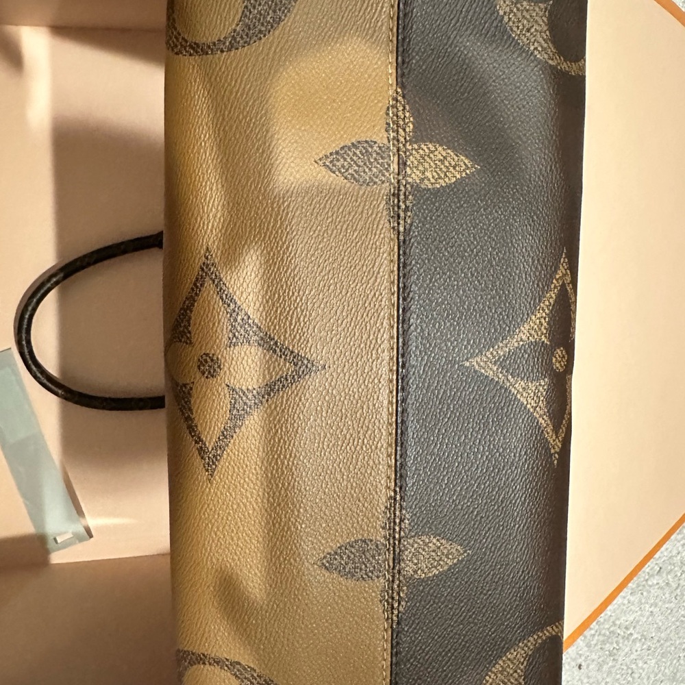 Louis Vuitton On the Go Tote Bag - Picture 6 of 9